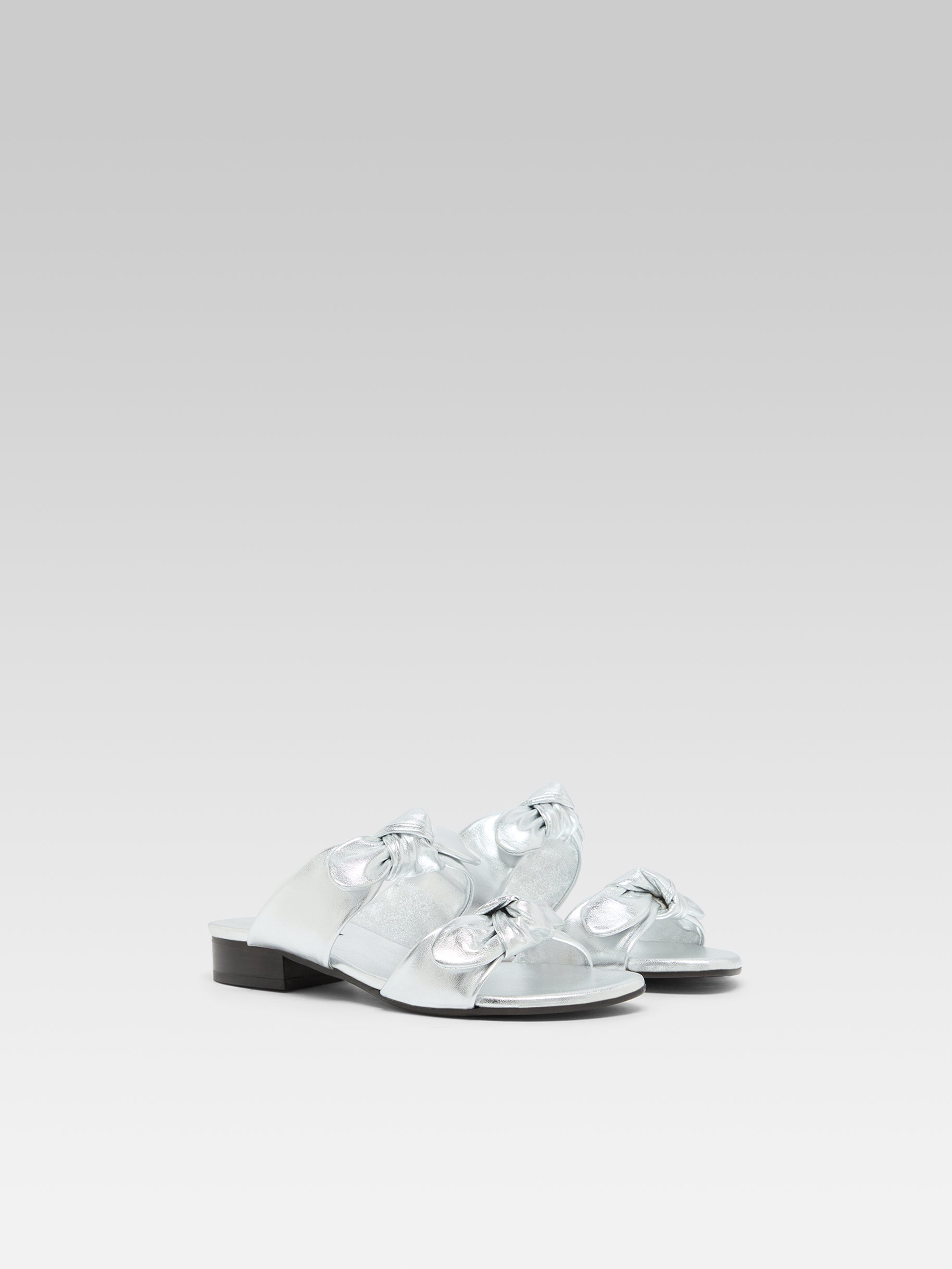 Bikini - Mules cuir argent - Image numéro 2