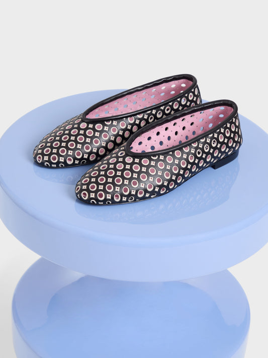 Soleil - Ballerines cuir perforé noir et ivoire - Image numéro 8