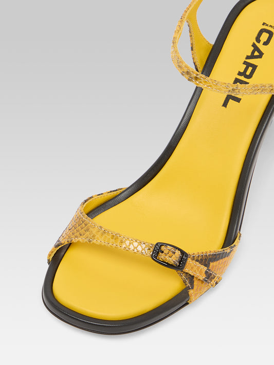 Celeste - Sandales à talons cuir verni imprimé serpent jaune - Image numéro 3