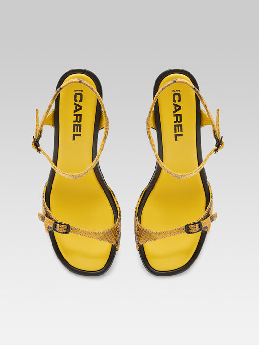 Celeste - Sandales à talons cuir verni imprimé serpent jaune - Image numéro 4