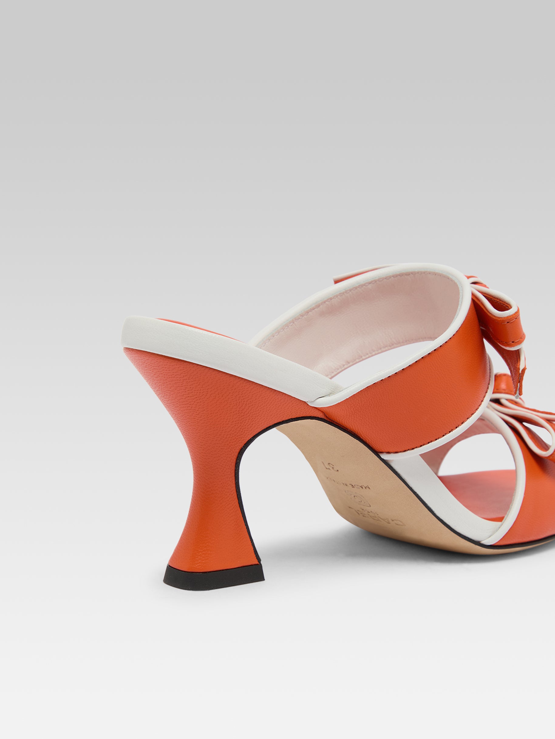 Laranja - Orange and white leather mules - Image number 3