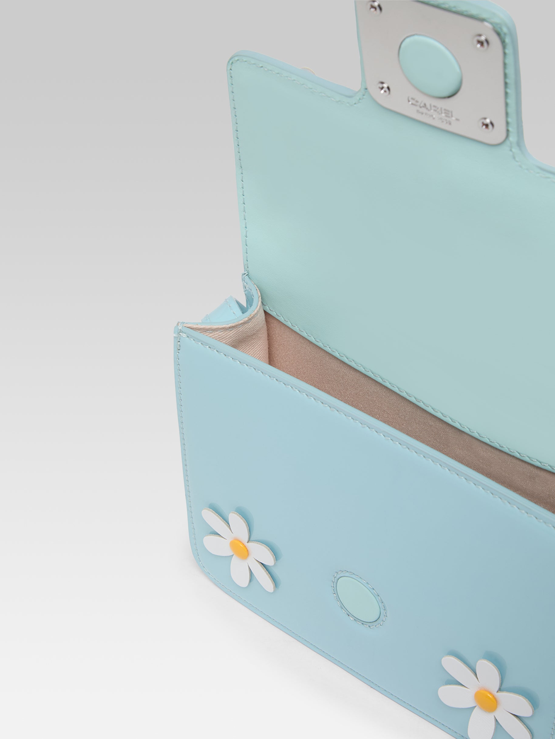 Daisy M - Sac cuir verni bleu clair et marguerites - Image numéro 3