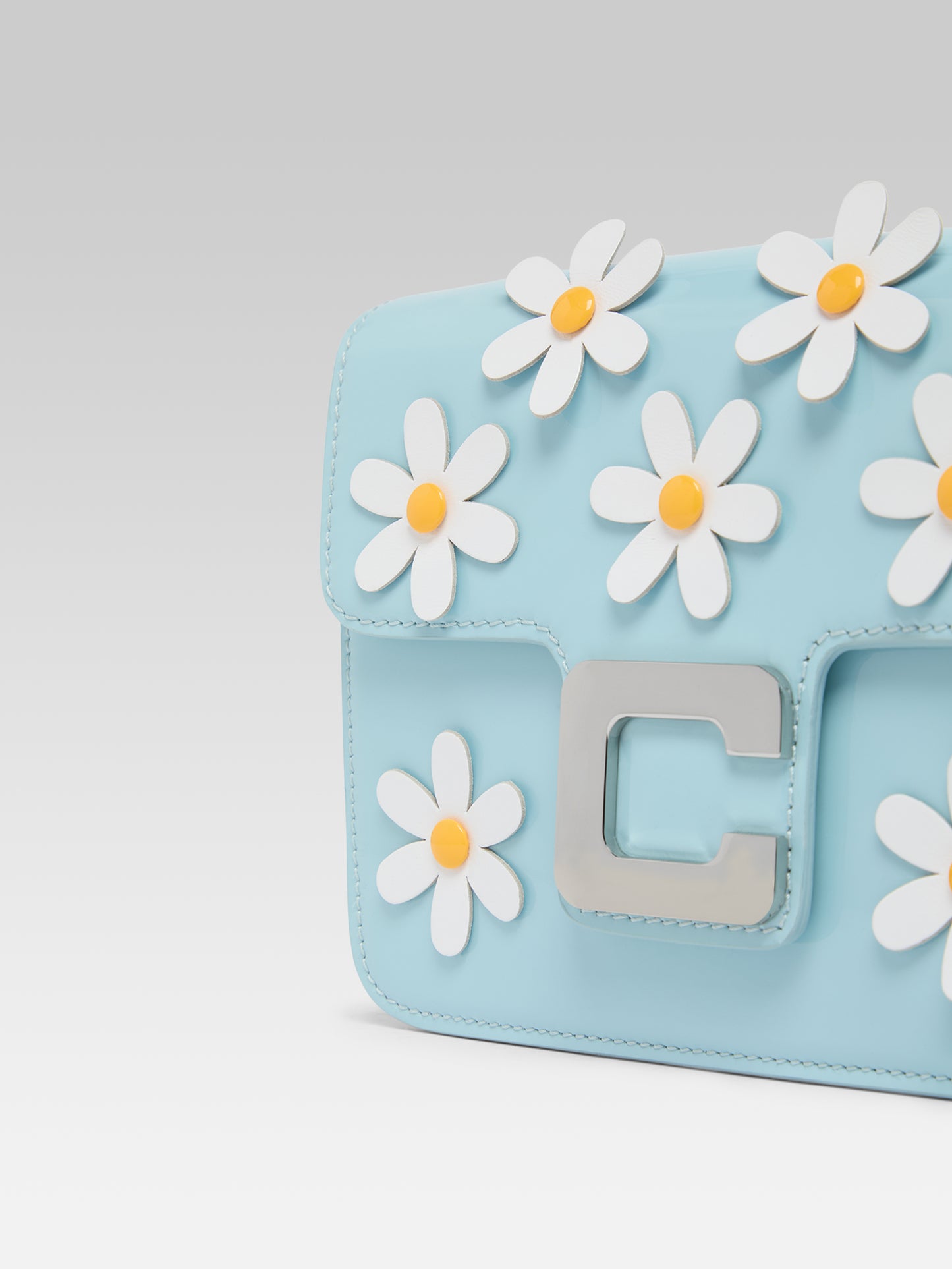 Daisy M - Sac cuir verni bleu clair et marguerites