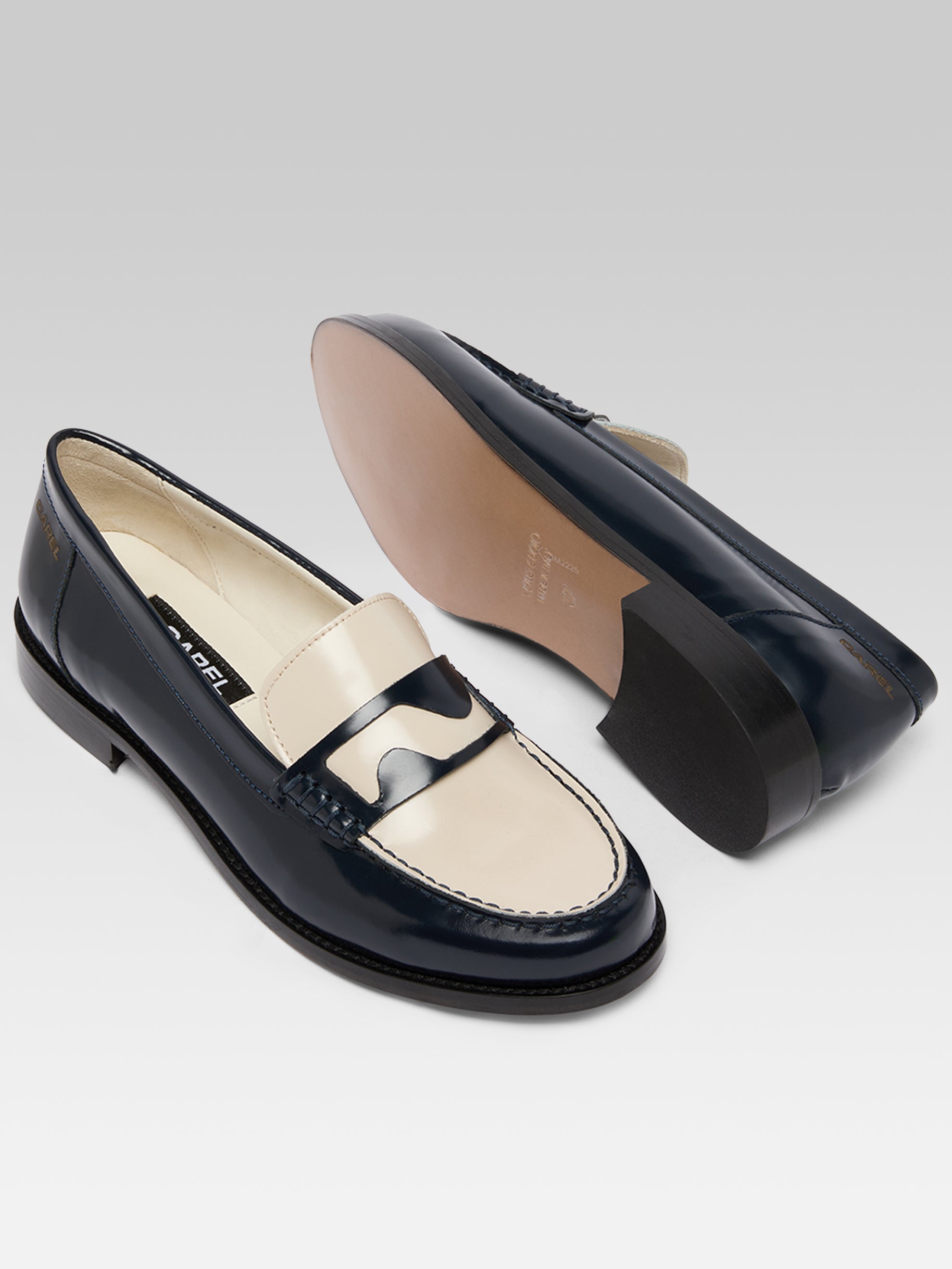 Bossa - Mocassins cuir glacé bleu marine et ivoire - Image number 3