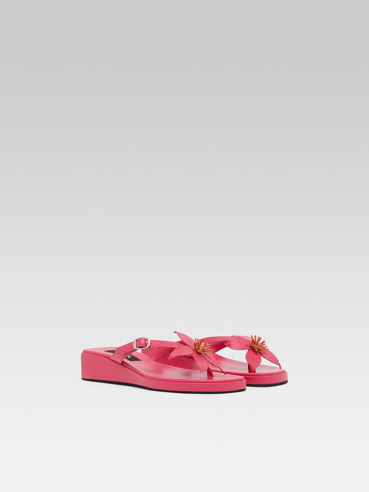 Piscine - Pink leather sandals with a pink flower - Image number 2