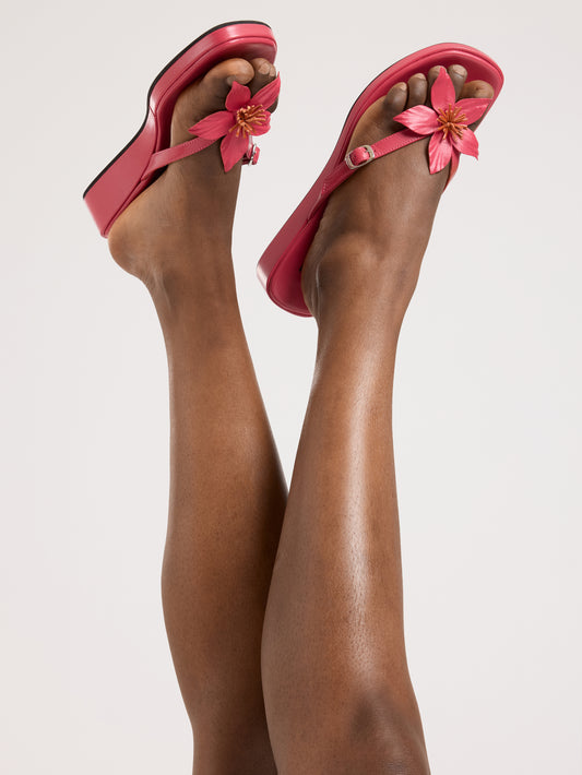 Piscine - Sandales cuir rose et fleur rose - Image numéro 5