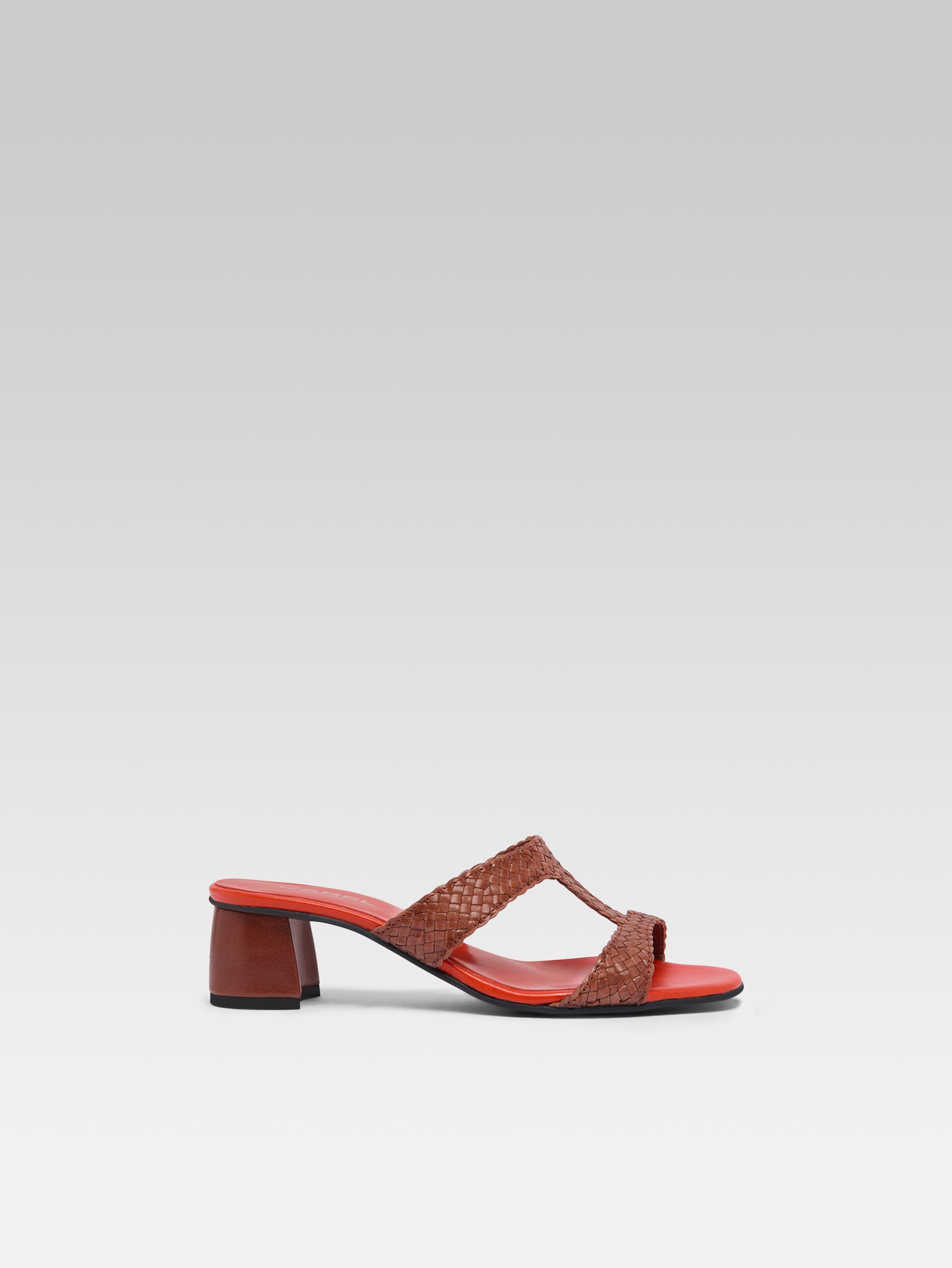Pyramide T - Brown braided leather mules
