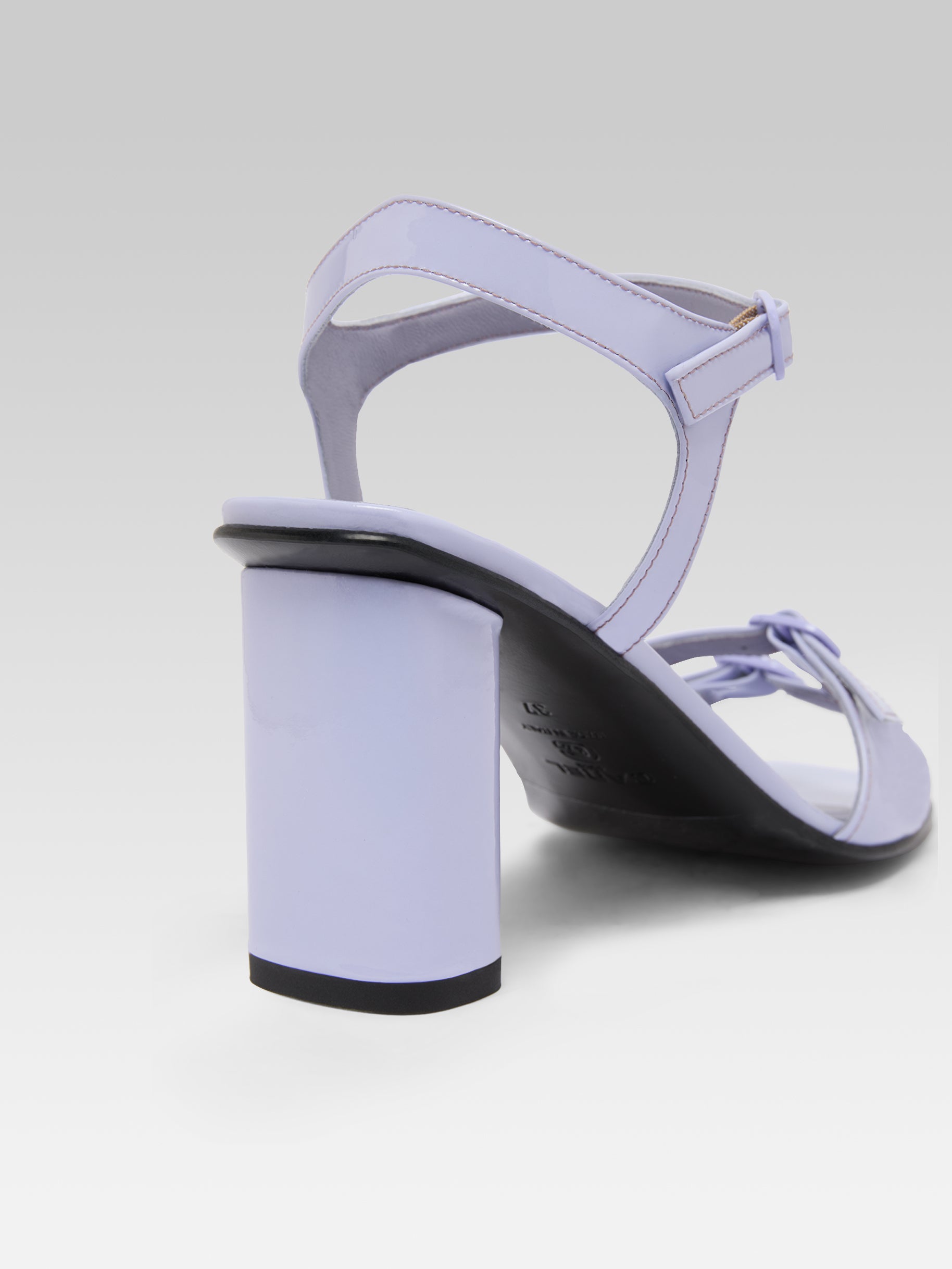 Angelica - Sandales à talon cuir verni lilas - Image numéro 7