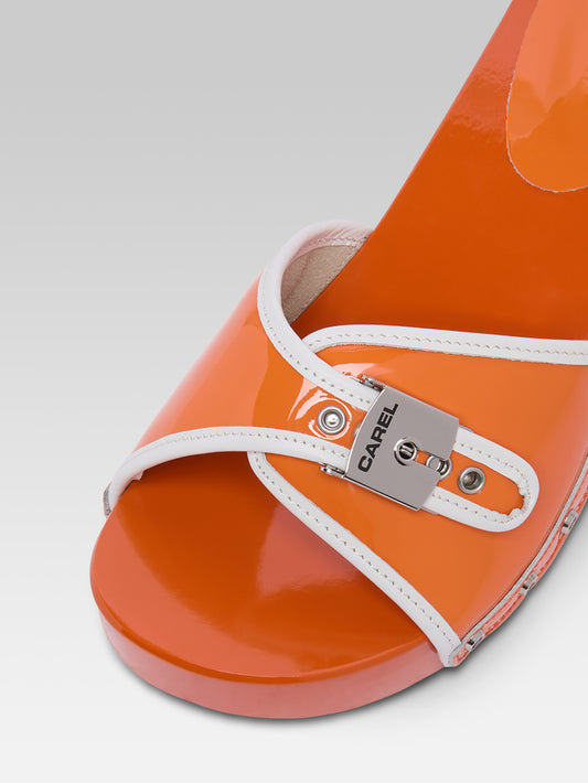 Pescarel - Sabots cuir orange et blanc - Image numéro 2