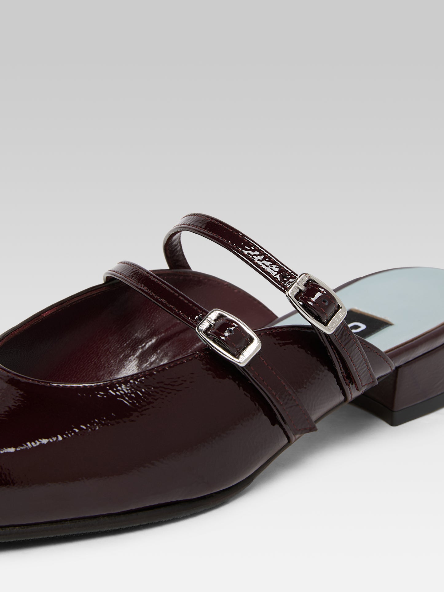 Pomme - Mules à brides cuir verni aubergine