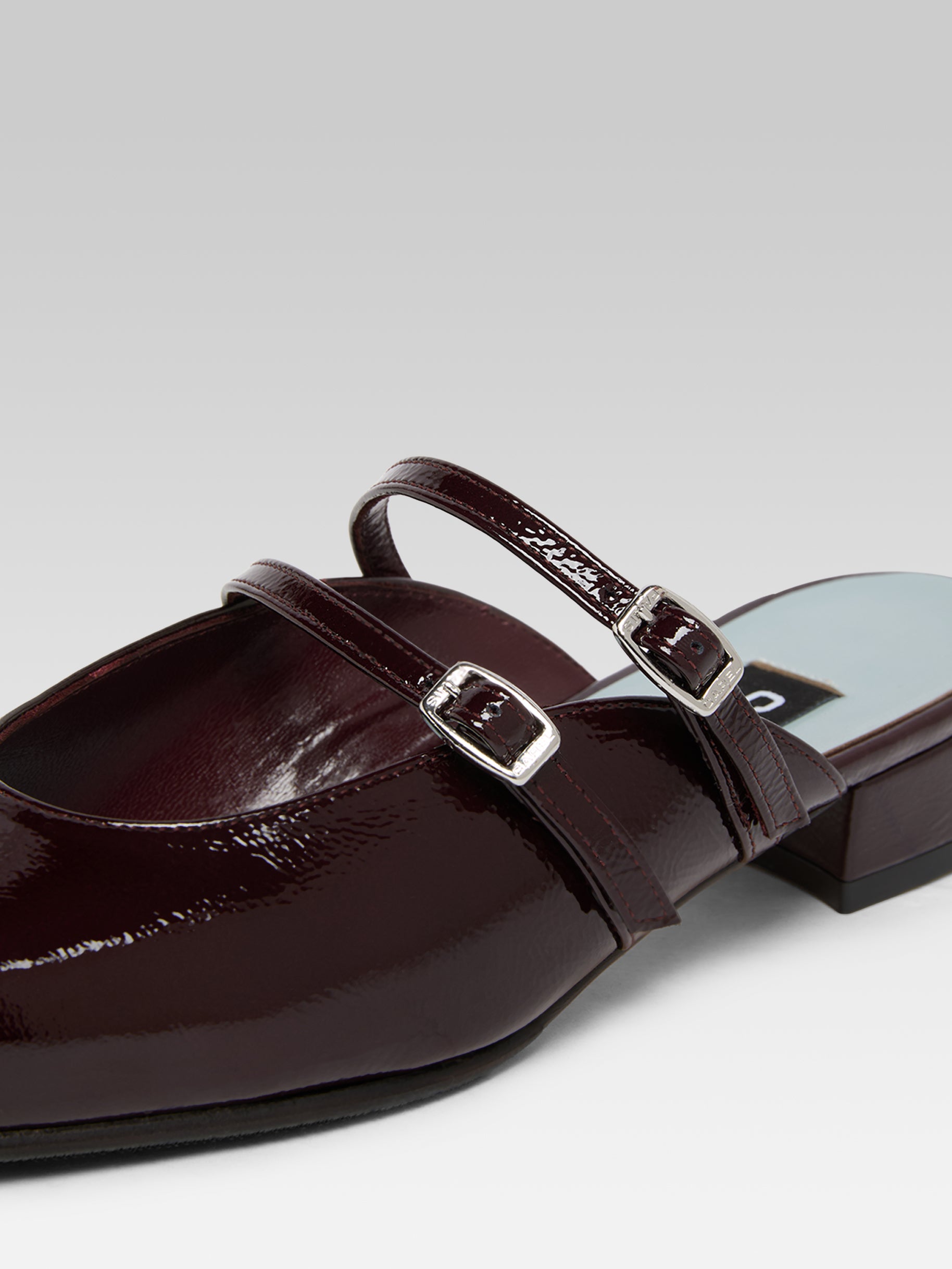 Pomme - Mules à brides cuir verni aubergine - Image numéro 4