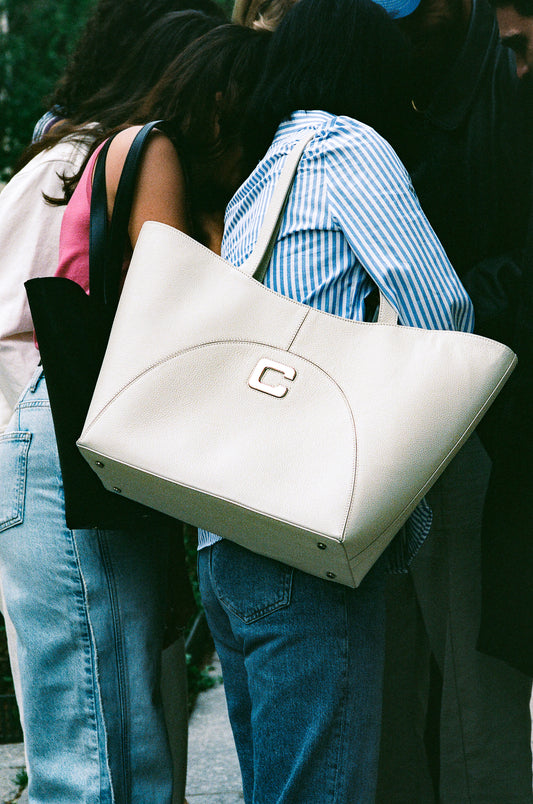 Clemenceau - Ivory grained leather tote bag - Image number 3