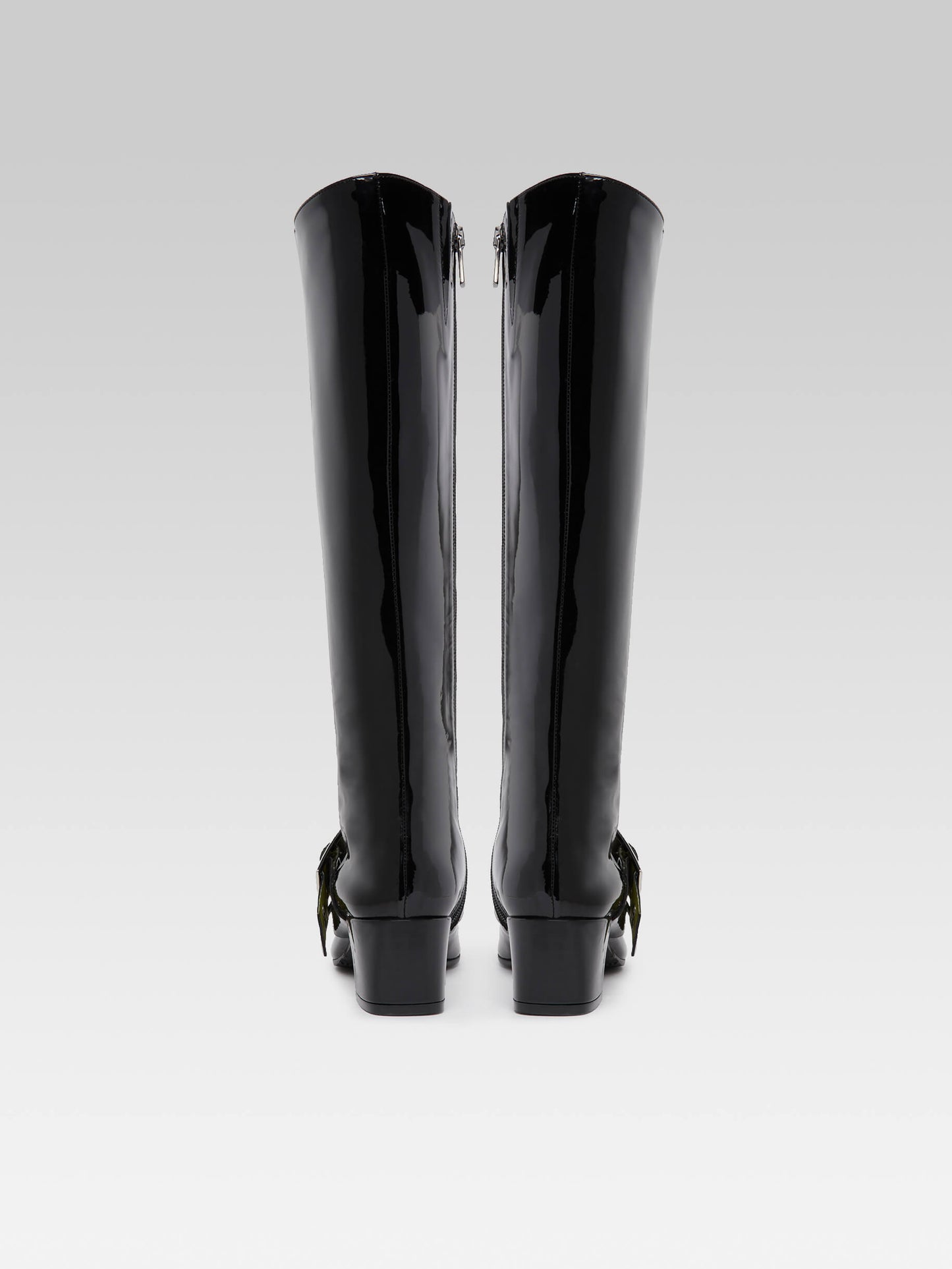 Eyelet - Black patent leather boots with eyelets