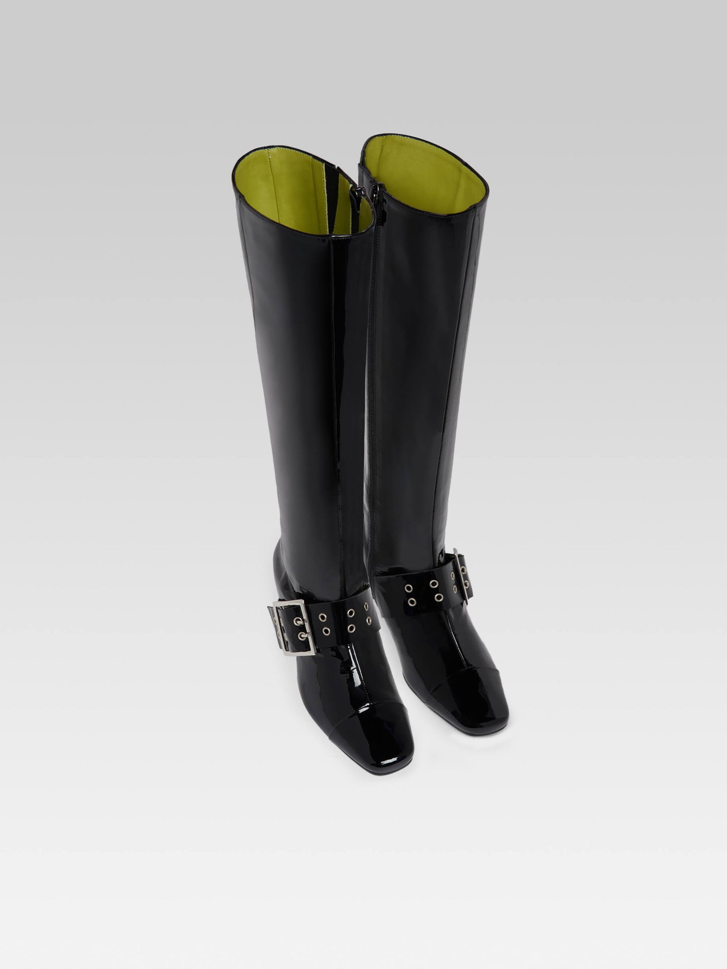 Eyelet - Black patent leather boots with eyelets