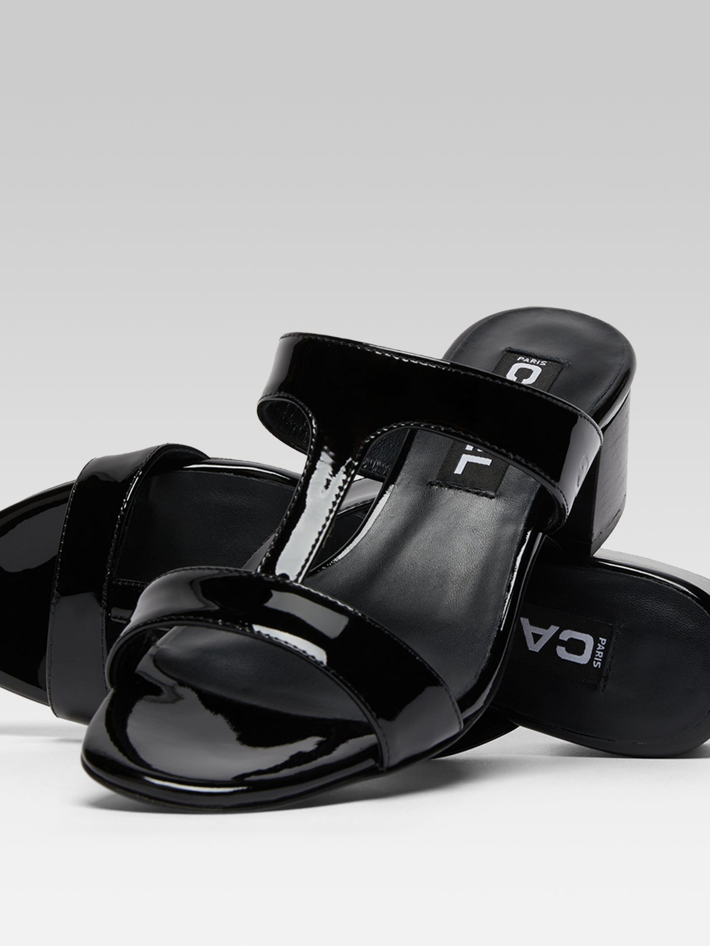 Isis - Mules cuir verni noir