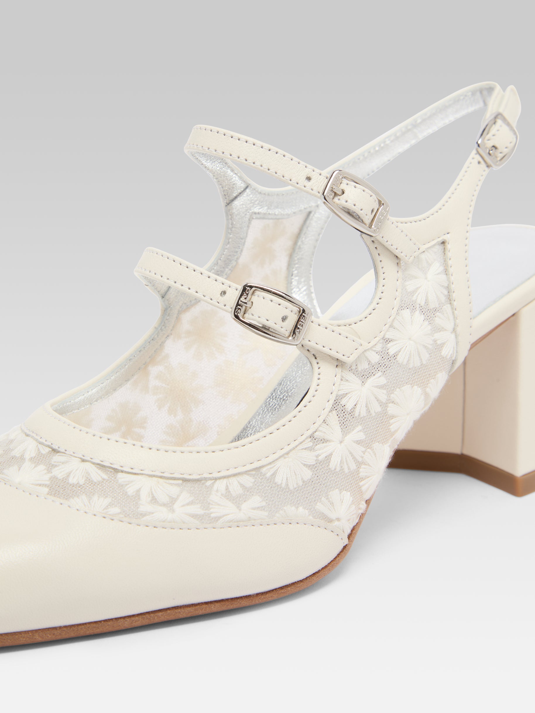 Banana - Babies slingback cuir ivoire et dentelle à fleurs upcyclée  - Image numéro 4