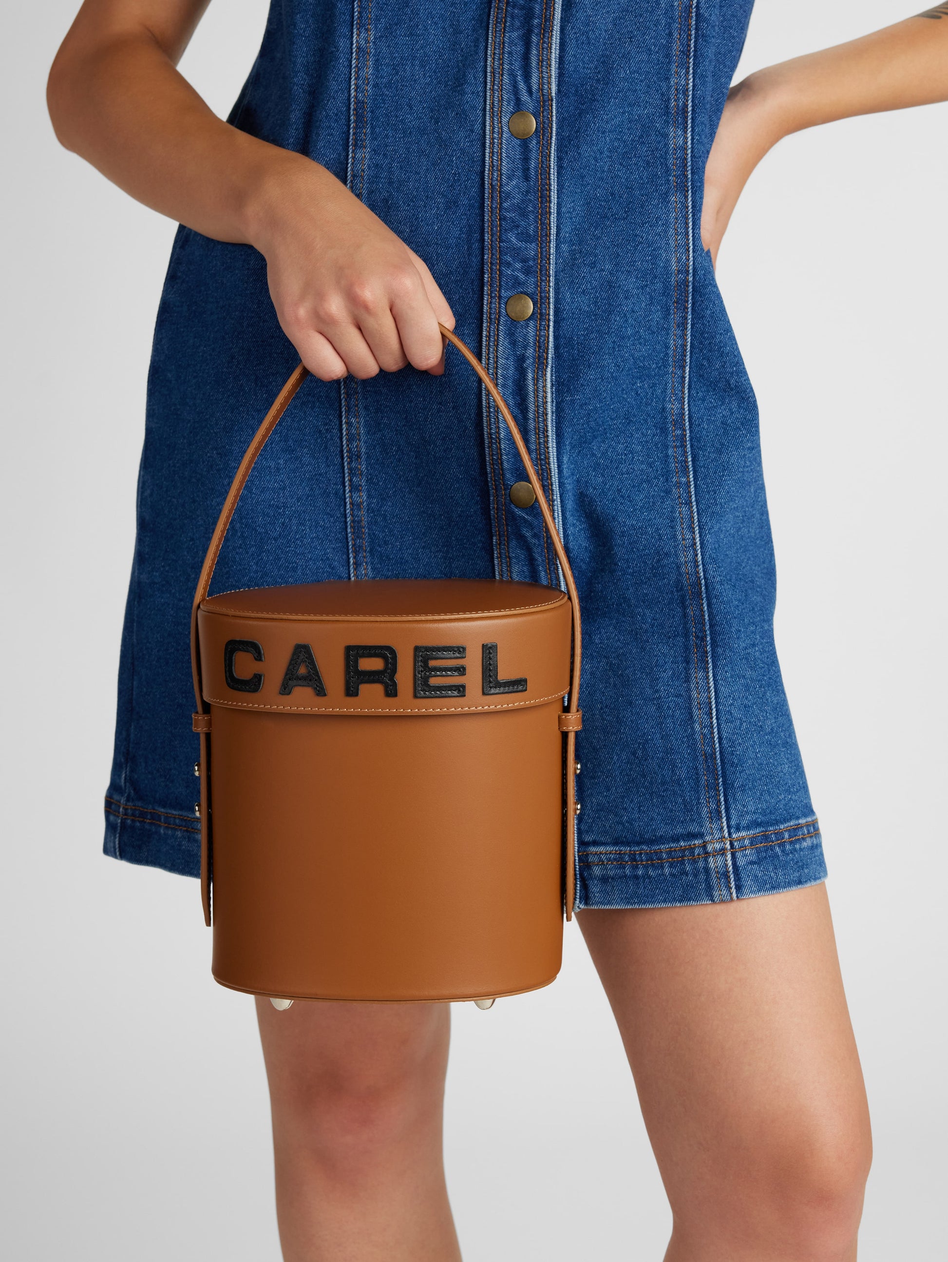 Bibi - Brown leather bucket bag - Image number 6