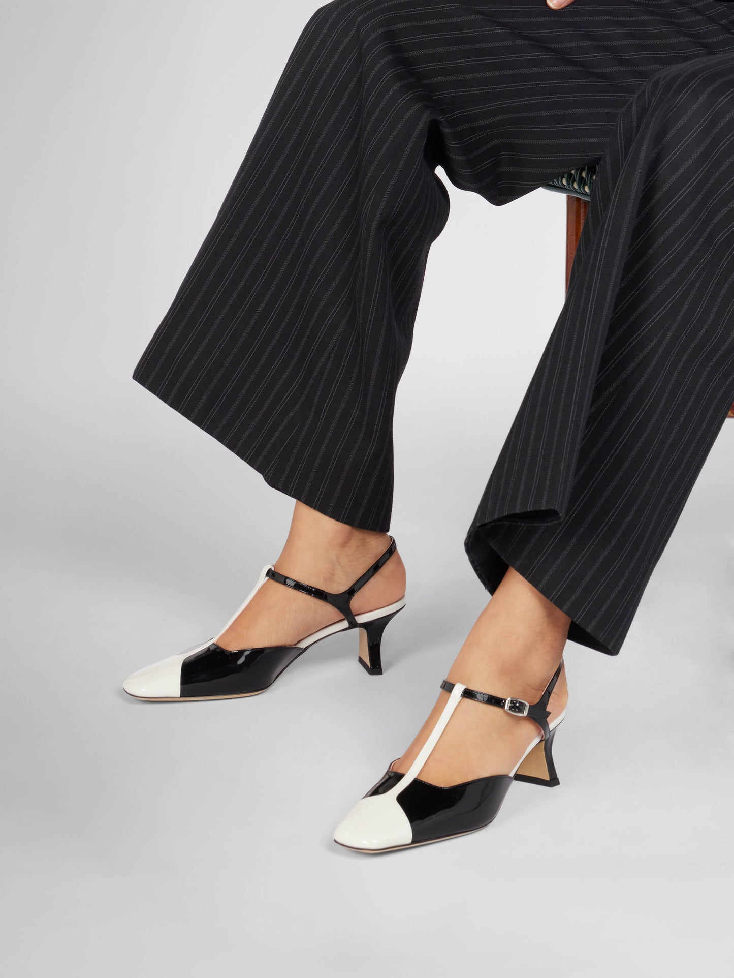 Isadora - Black and white patent leather heeled sandals