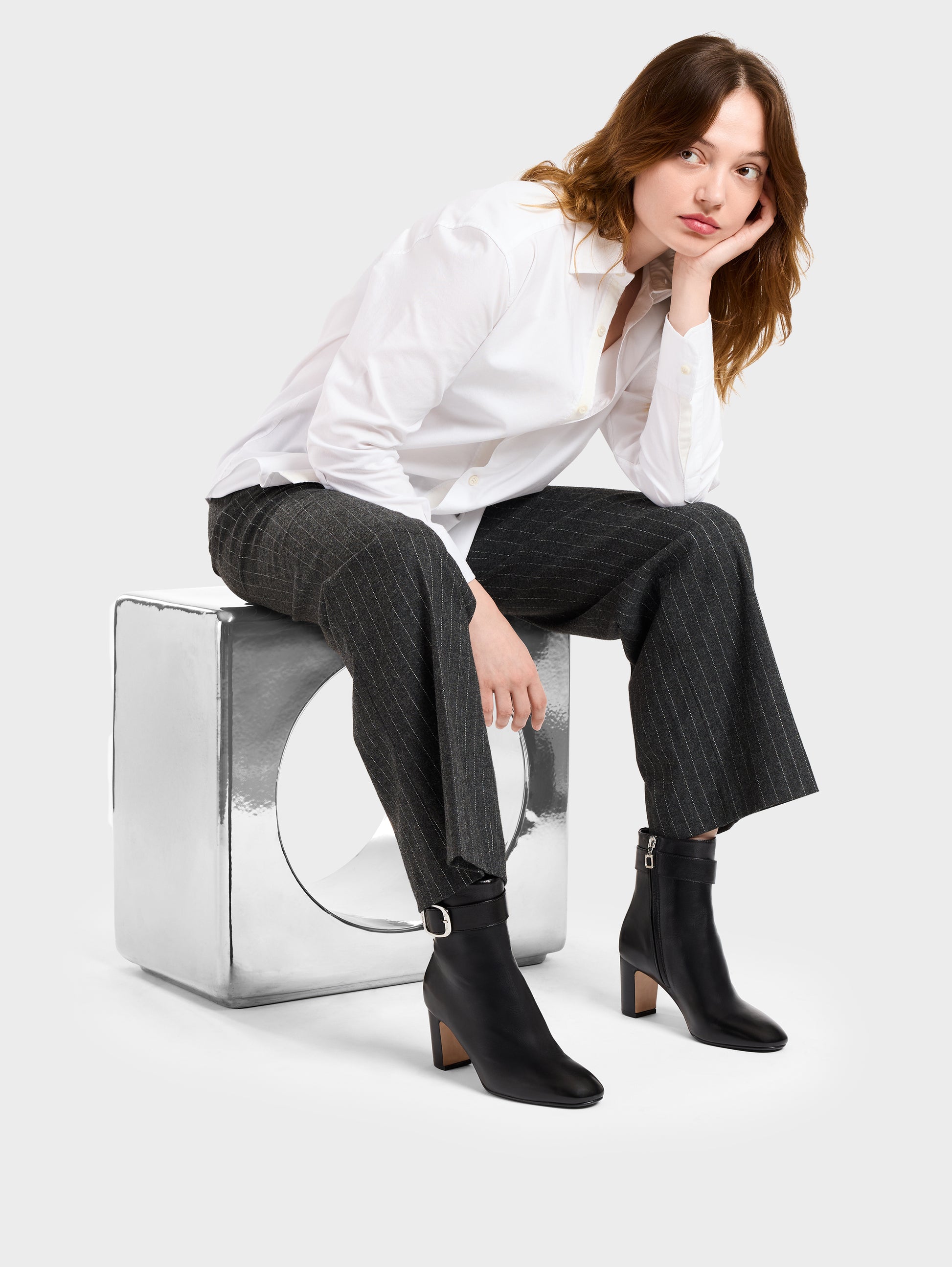 Thelma - Black leather ankle boots with buckle - Image number 3