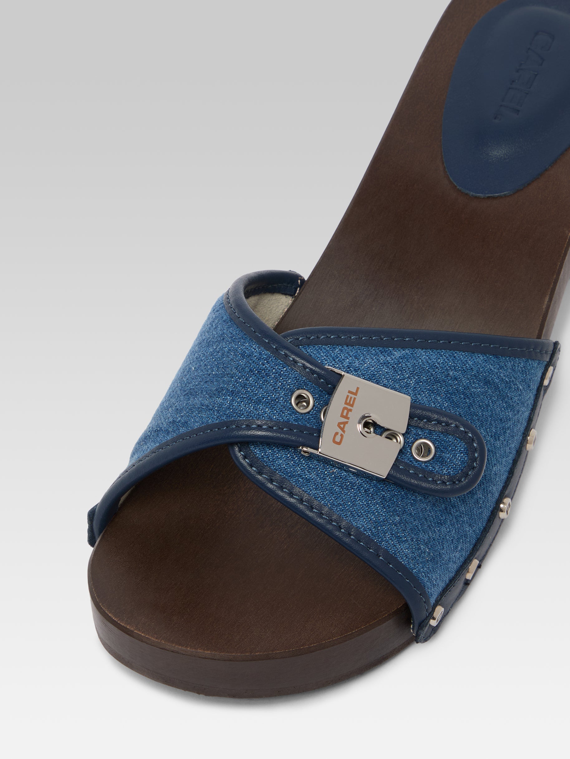 Pescarel - Sabots cuir marron et tissu jean - Image numéro 2