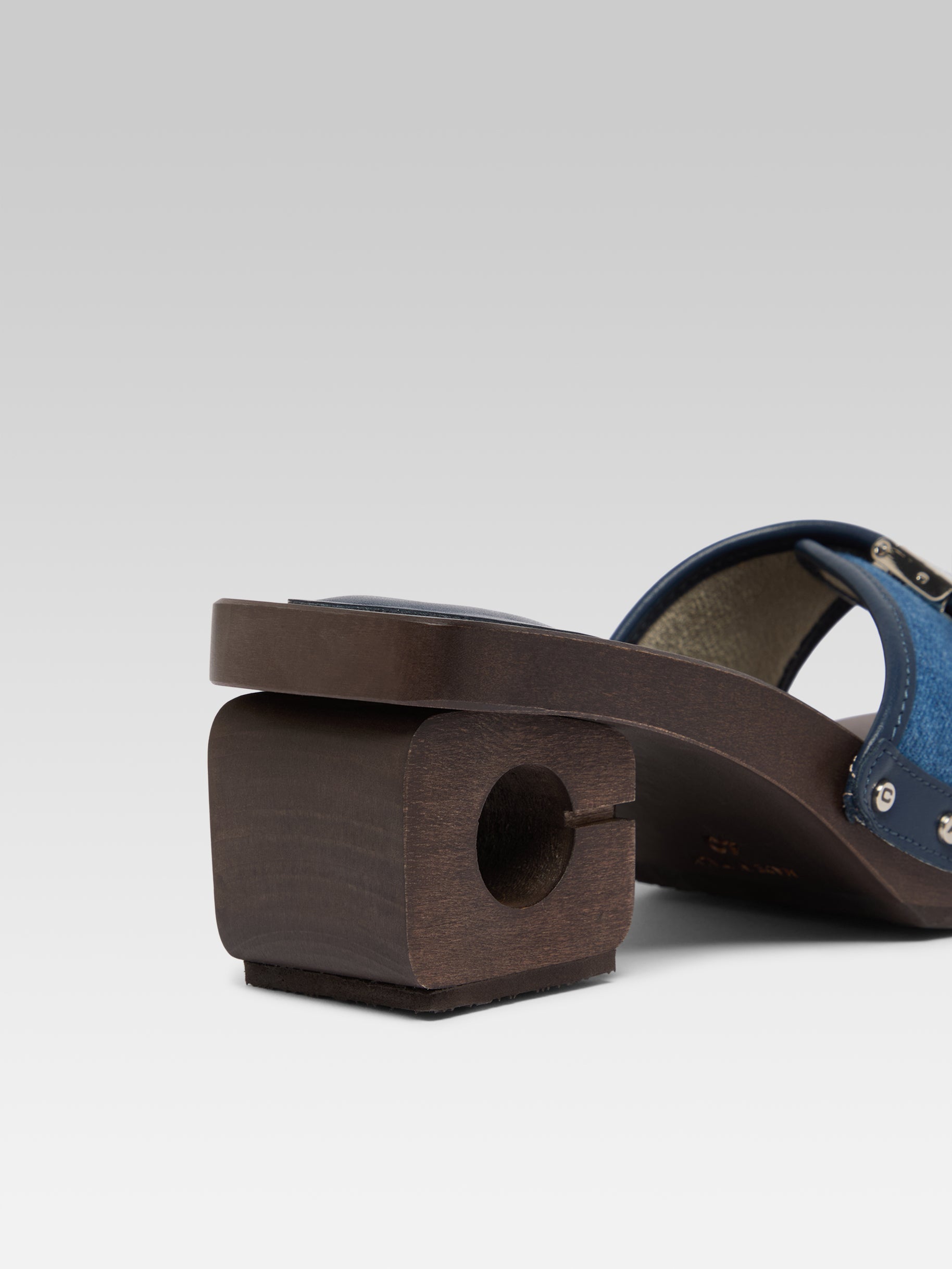 Pescarel - Sabots cuir marron et tissu jean - Image numéro 9