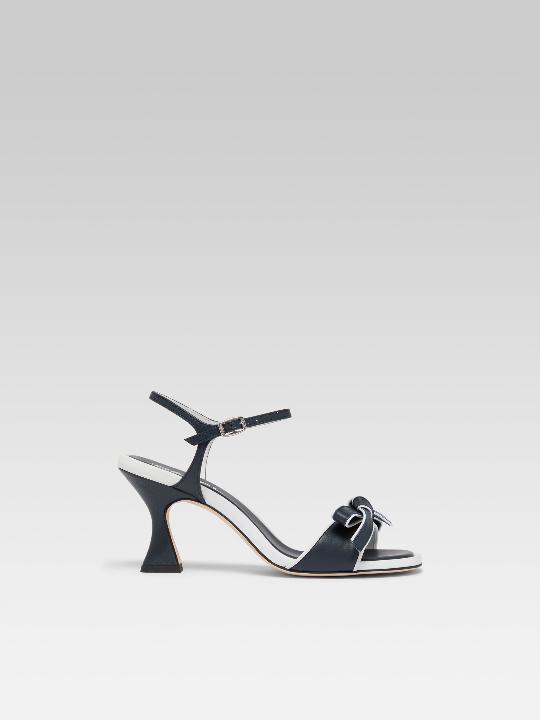 Guarana - Navy blue and white leather heeled sandals with bow