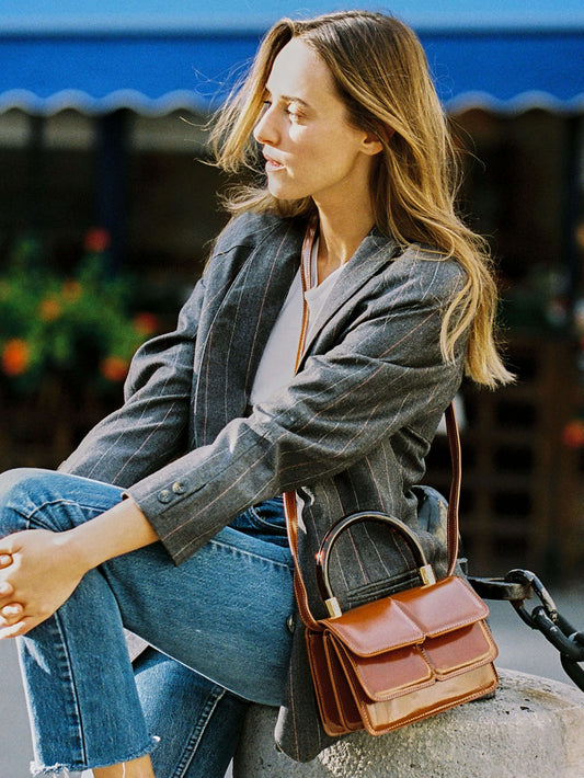 Simone - Camel glazed leather handbag - Image number 9