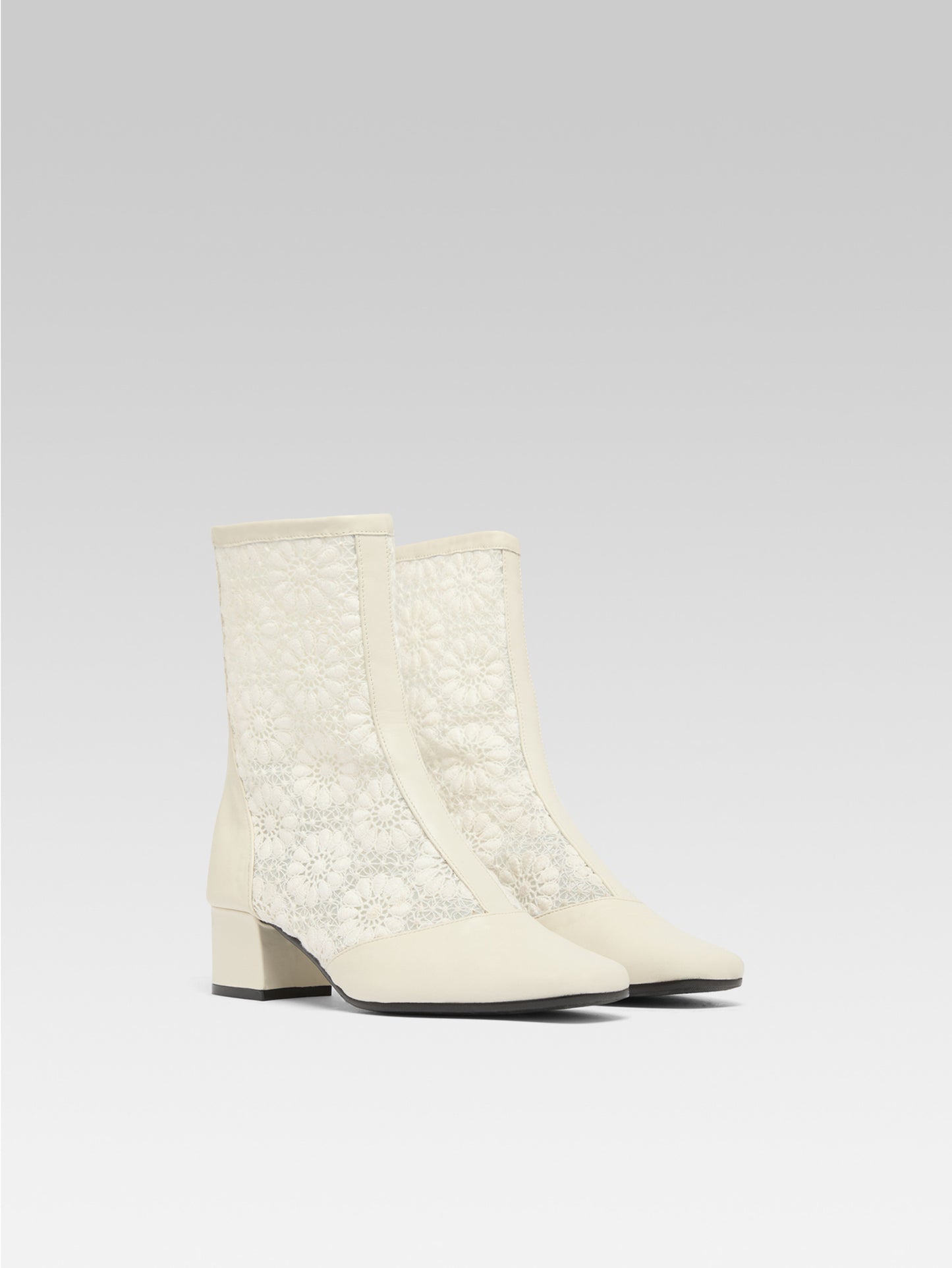 Audrey - Bottines cuir ivoire et dentelle à fleurs upcyclée