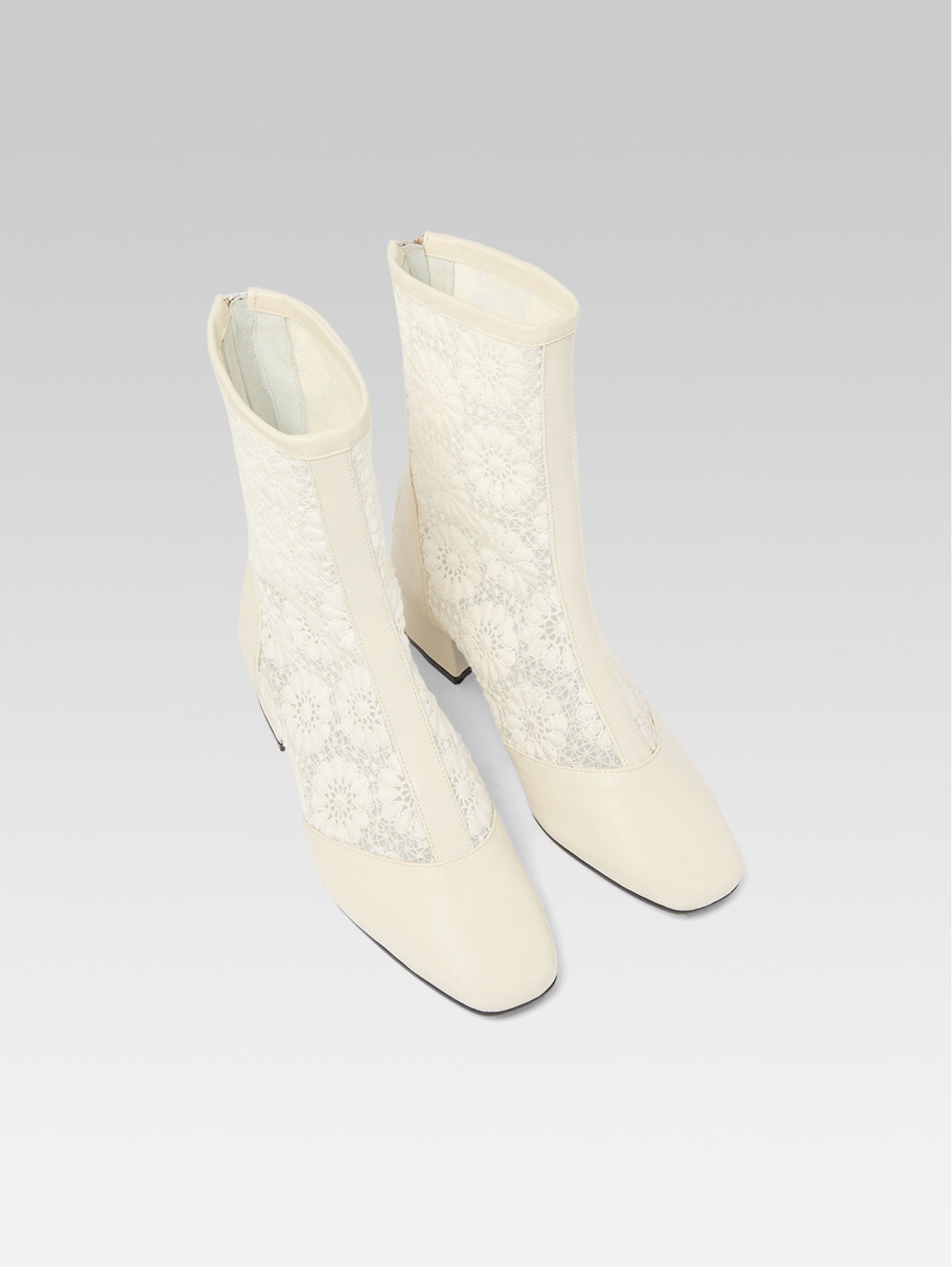 Audrey - Bottines cuir ivoire et dentelle à fleurs upcyclée - Image numéro 5