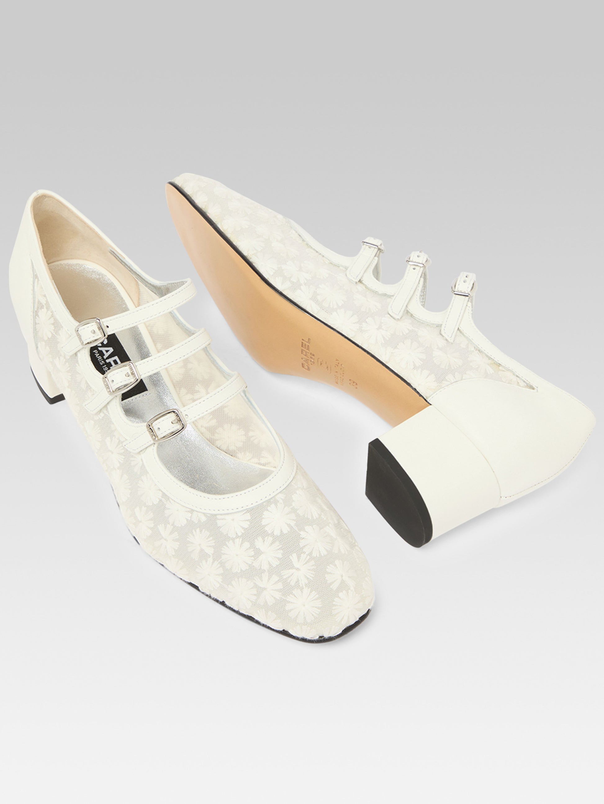 Kina - Escarpins babies cuir ivoire et dentelle à fleurs upcyclée - Image numéro 8