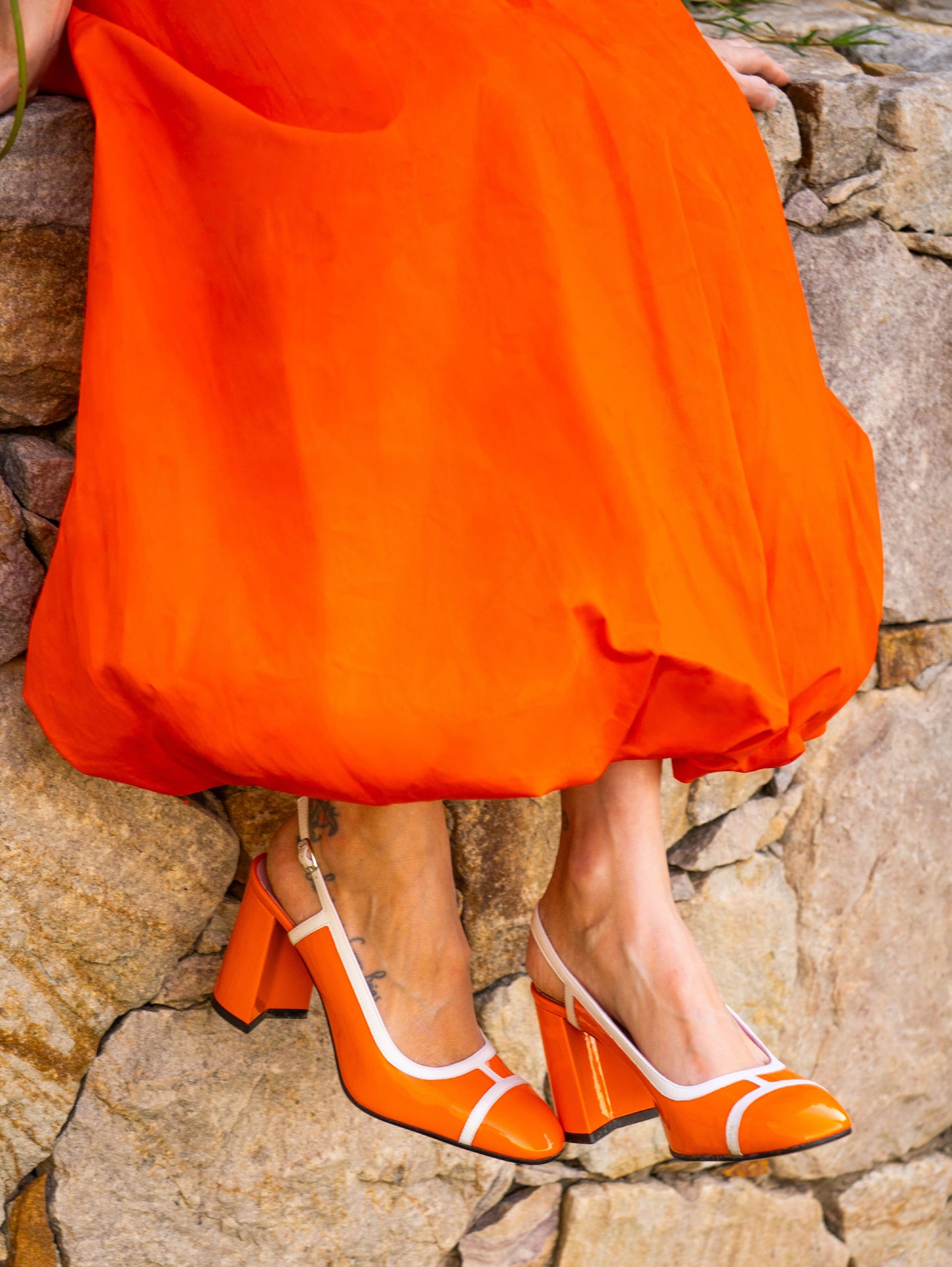 Alizee - Escarpins slingback cuir verni orange et blanc