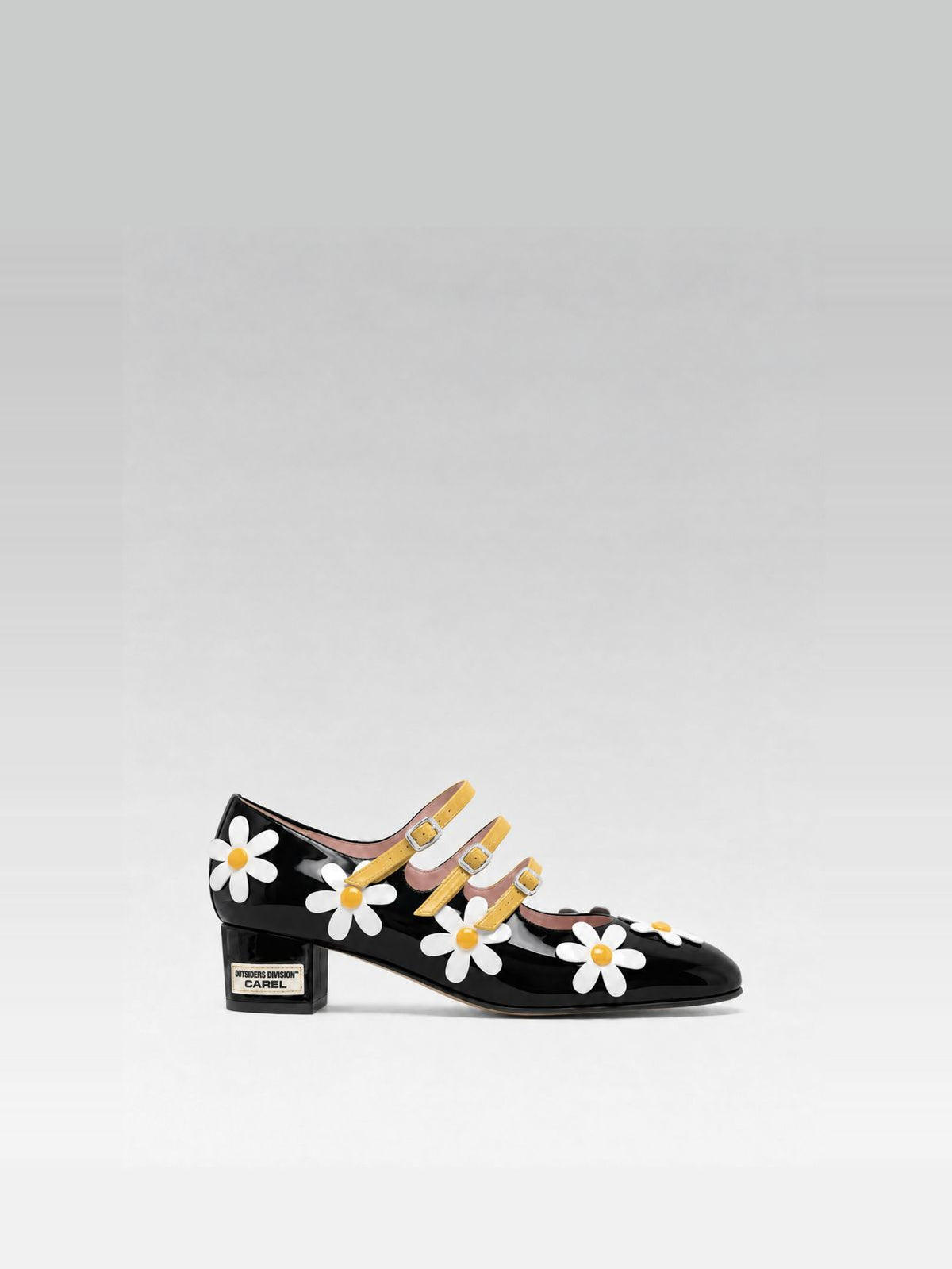 Daisy K - Black patent leather Mary Jane pumps with daisy flowers