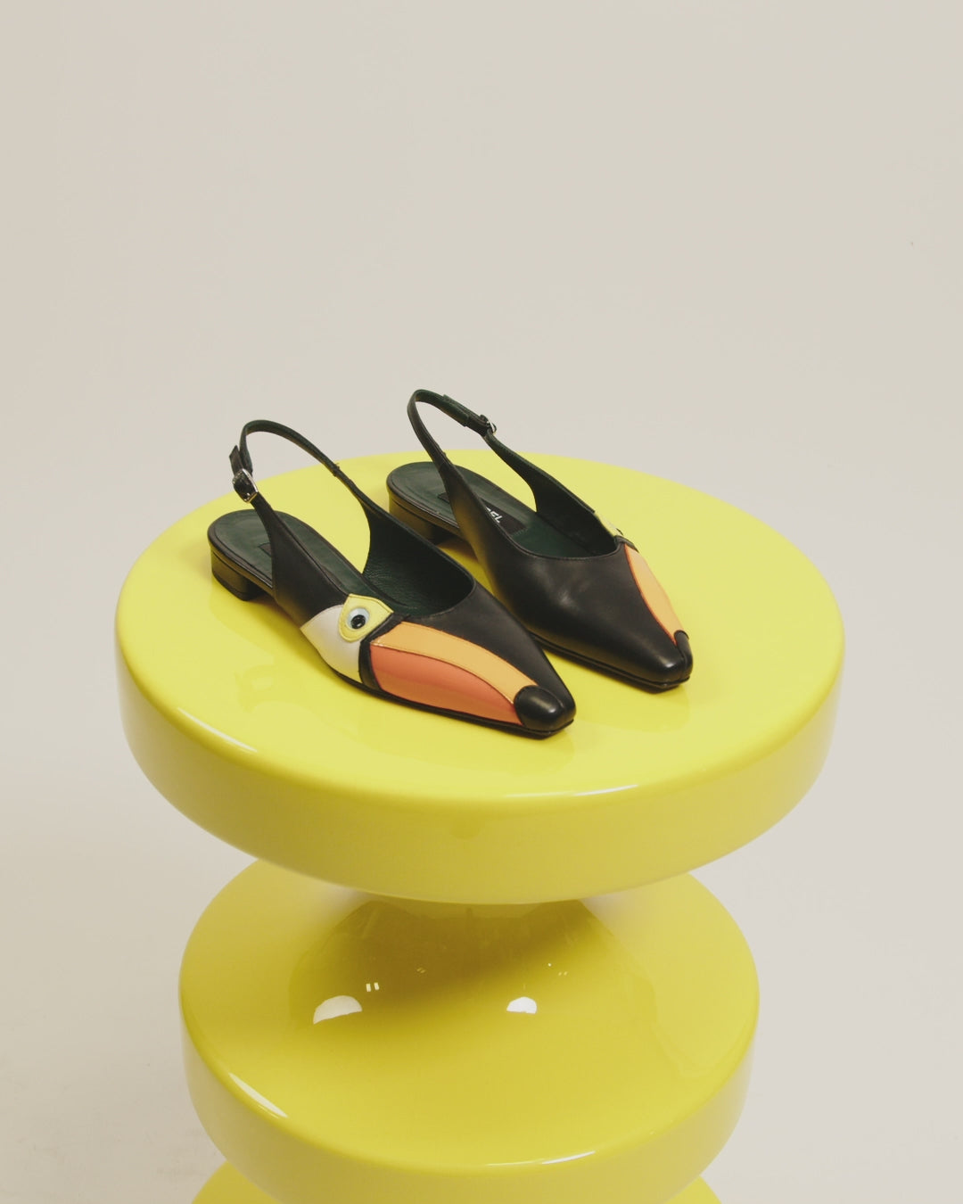 Toucan - Slingback cuir noir et verni orange - Image numéro 7