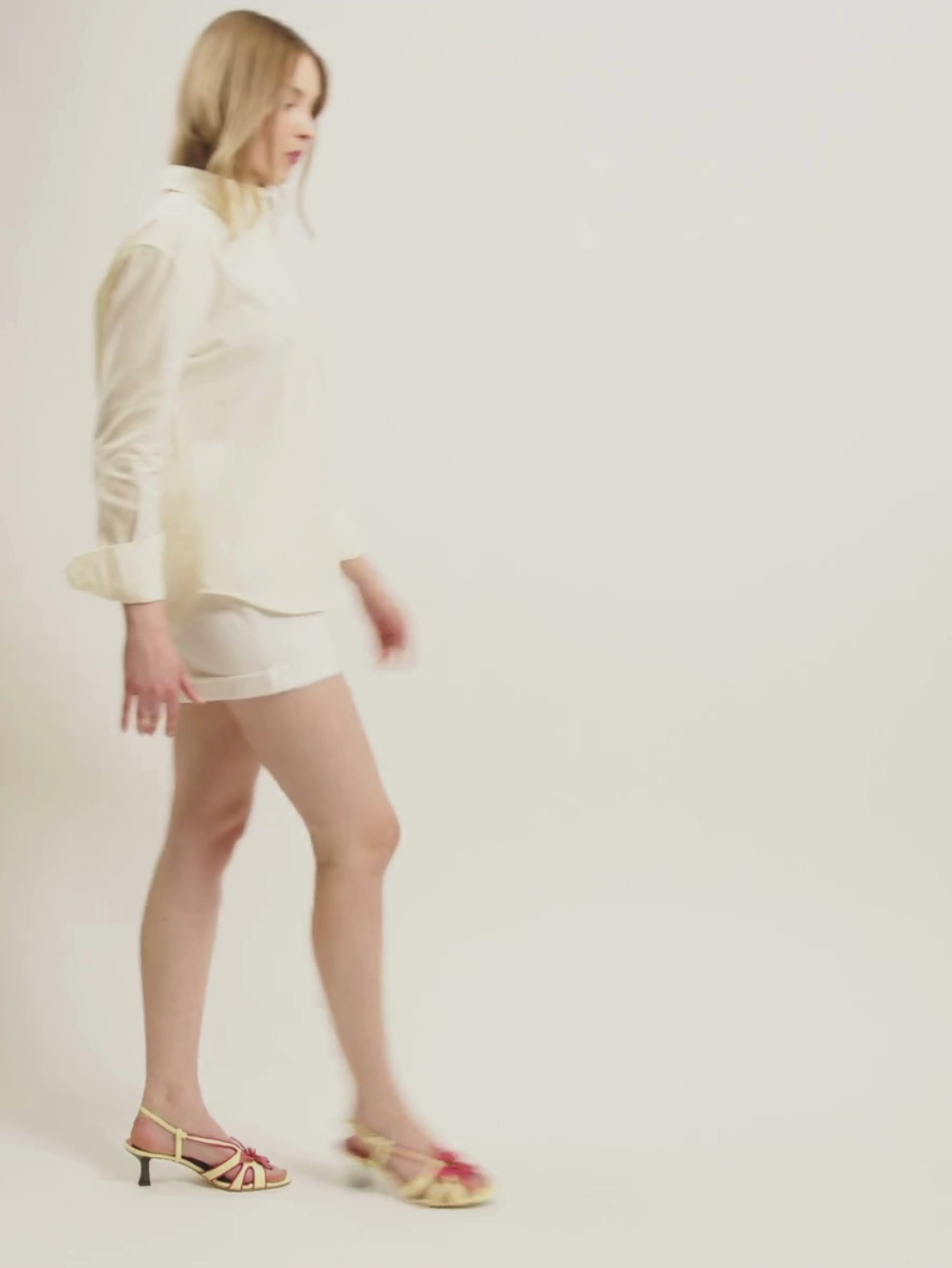 Acai - Lemon leather heeled sandals with rose flower - Image number 3