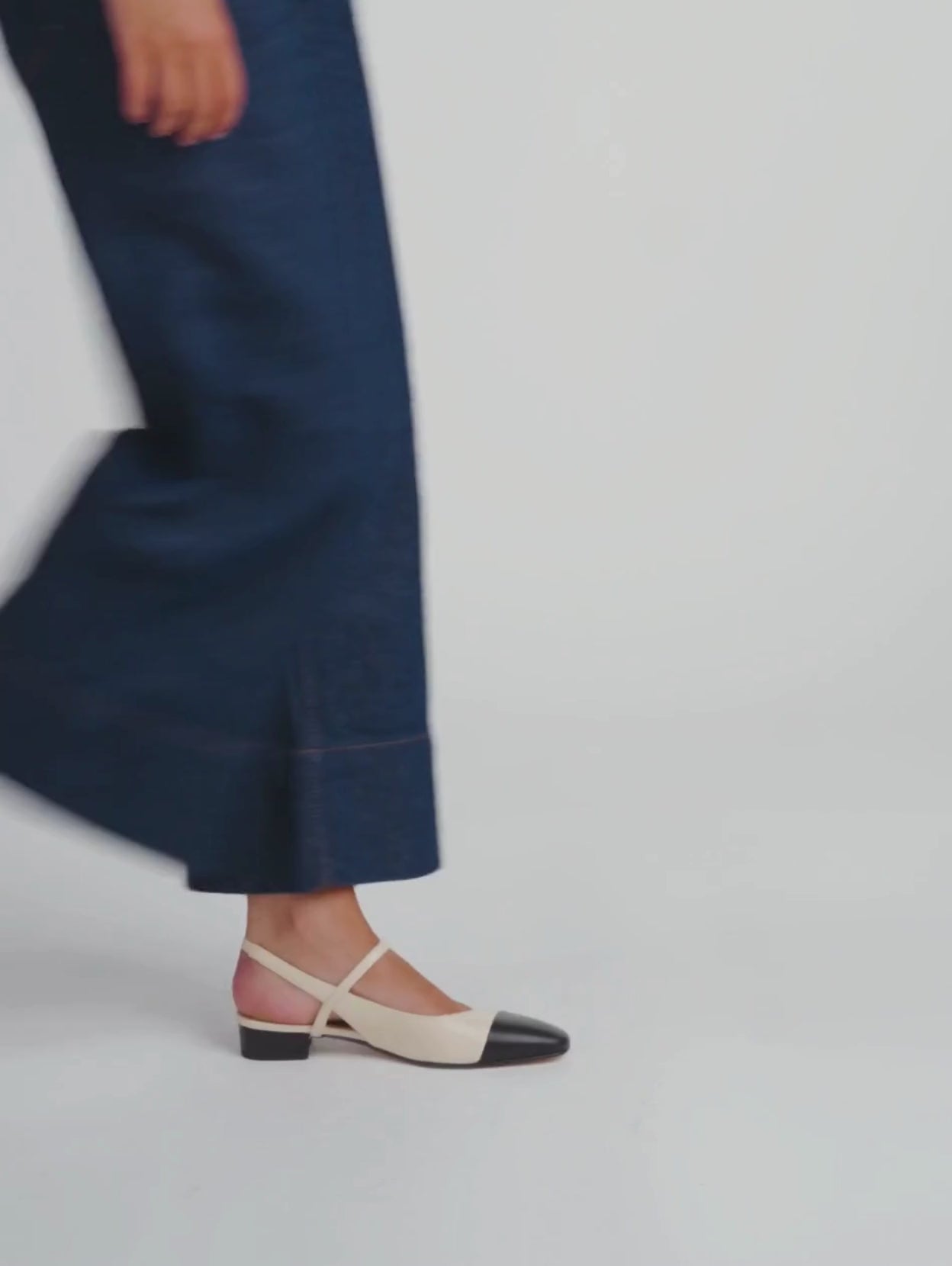 Oceano - Beige and black leather slingback - Image number 7