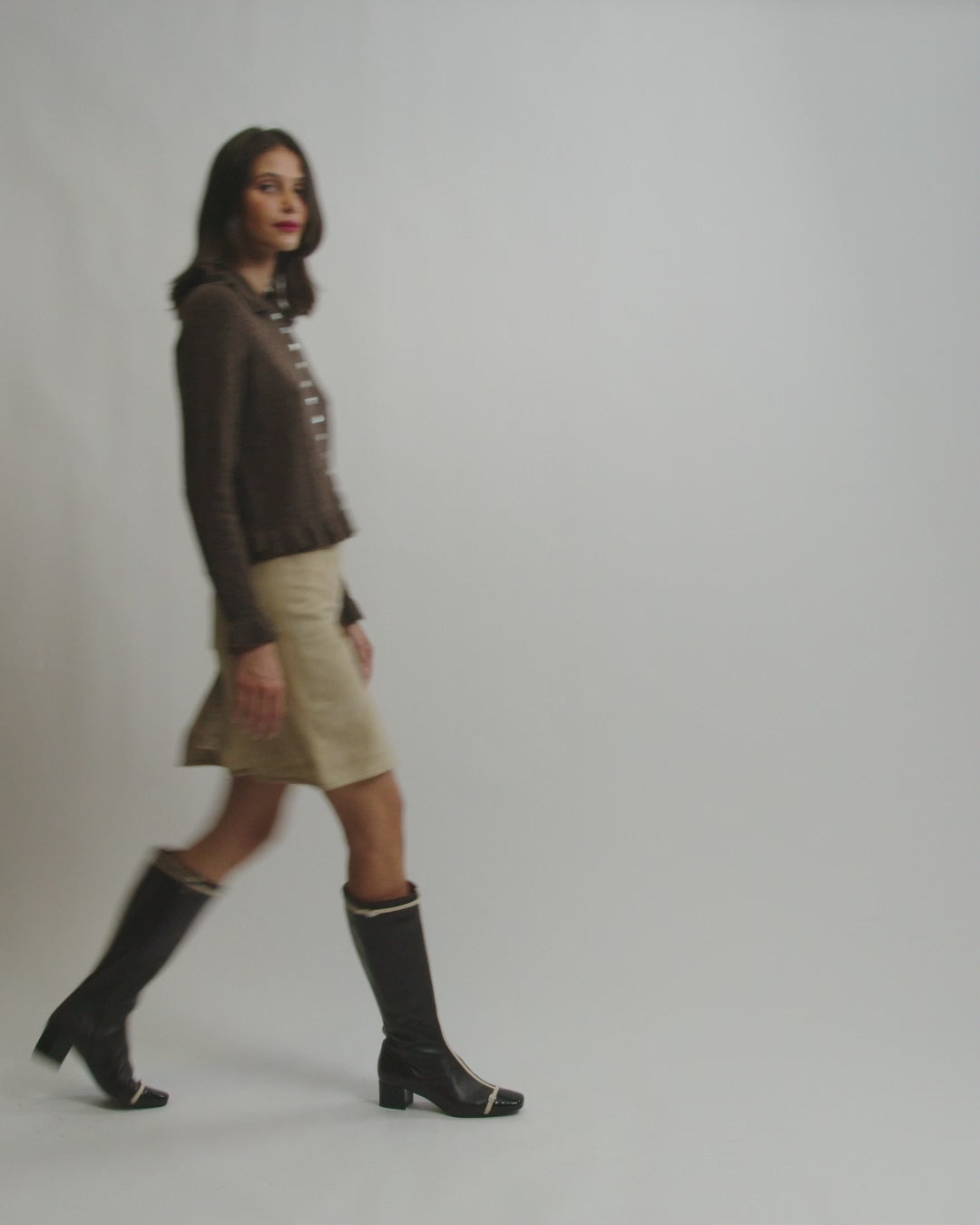 Starter - Eggplant leather and black patent leather boots with ivory straps - Image number 8