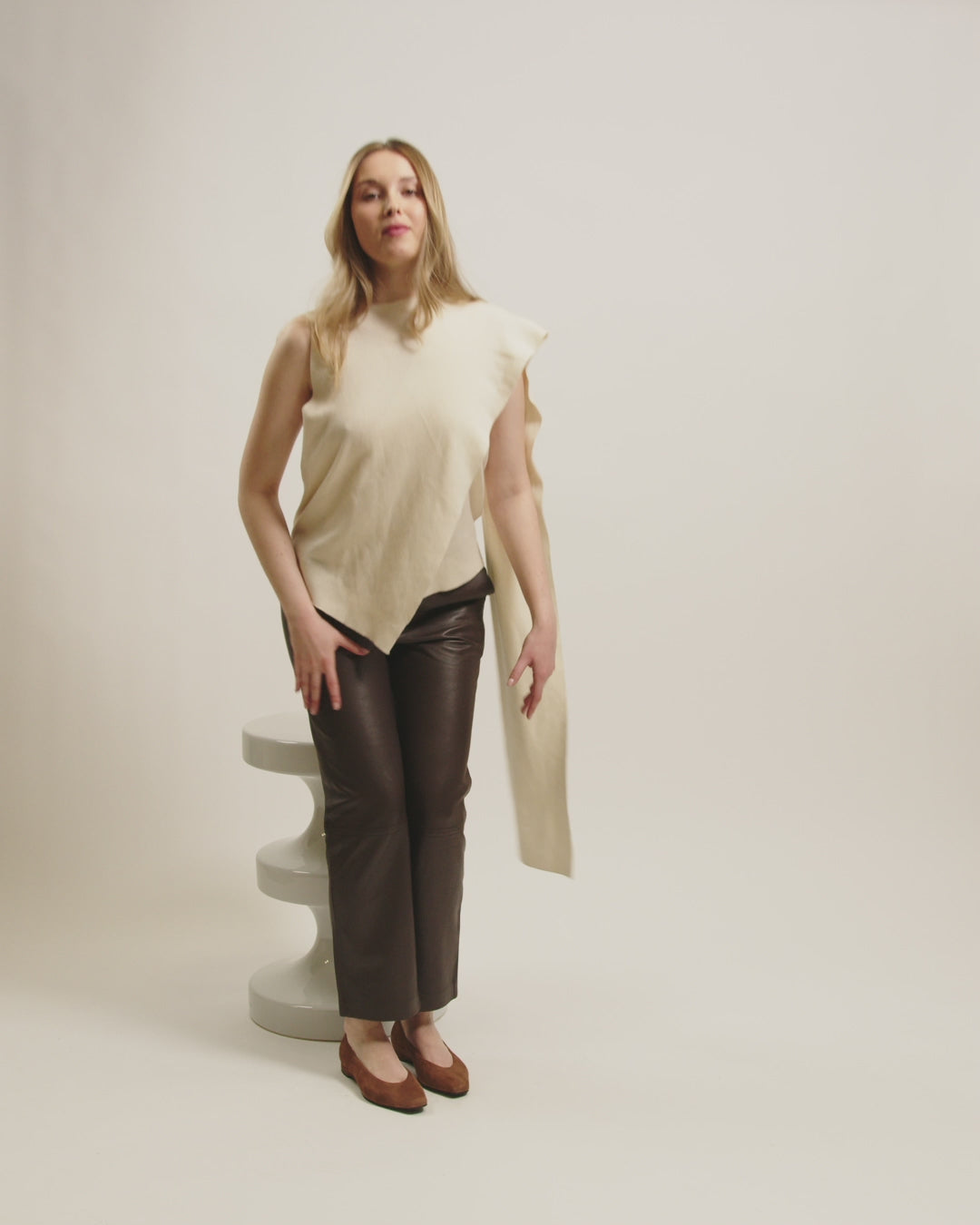 Emilia - Ballerines cuir velours cognac - Image numéro 3
